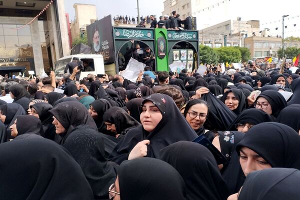 وداع تاریخی مشهدی‌ها با خادم‌الرضا؛ شهید جمهور