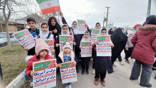 مردم منطقه بیرانوند یکپارچه در جشن انقلاب