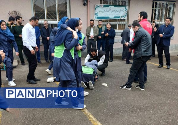 برگزاری مانور زلزله و ایمنی در مدارس خشکبیجار