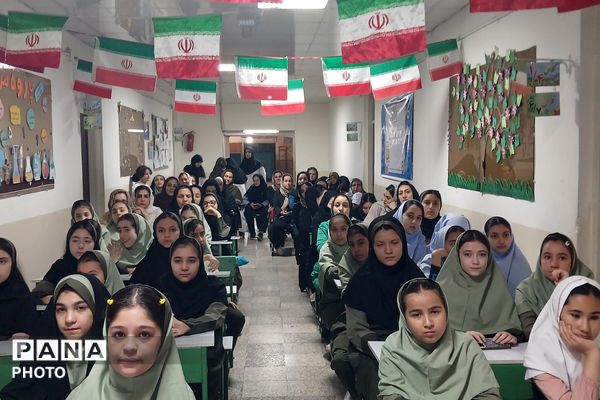 تجلیل از برگزیدگان جشنواره هنری فردا و المپیاد ورزشی در دبستان رضوان بهارستان‌دو