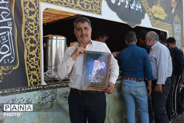 موکب های شهرستان فاروج در حال خدمت رسانی به زائران به رهبر انقلاب 