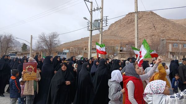 حضور پرشور اهالی روستای سرتشنیز در راهپیمایی ۲۲بهمن