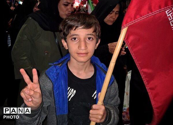 کودکان کاشمری پای کار انقلاب 