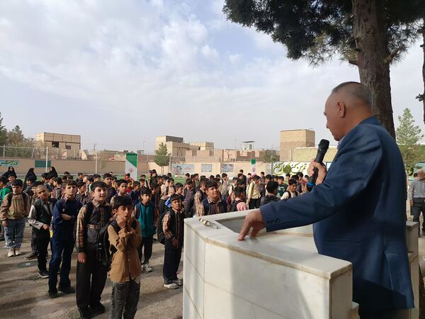 آغاز بازگشایی مدارس و شور و حال دانش آموزان دبستان شهید پسندیده فدافن در نخستین روز پاییز