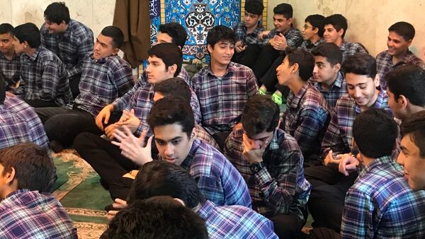 جشن پرشور عید غدیر خم در مدرسه شهدای مدافع حرم منطقه ۱۰ تهران