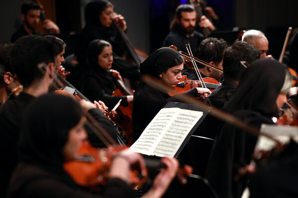ارکستر سمفونیک تهران به رهبری «پانیذ فریوسفی»