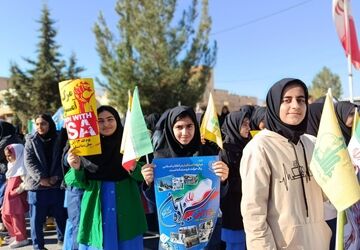 سیزده آبان یادآور حوادث سرنوشت ساز و ایجاد بستر های پیروزی انقلاب اسلامی ایران است