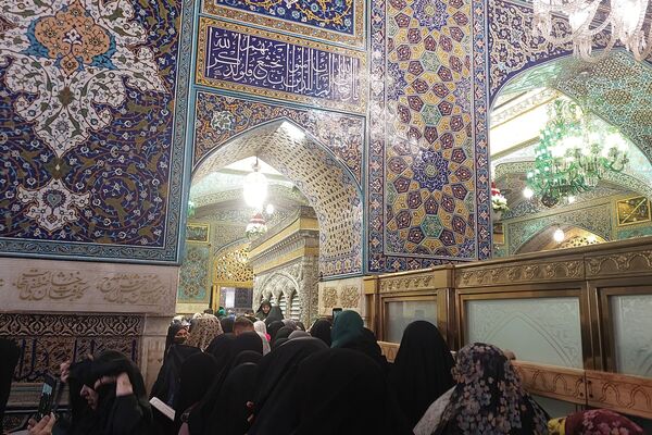 زائران حرم مطهر امام‌ رضا(ع)