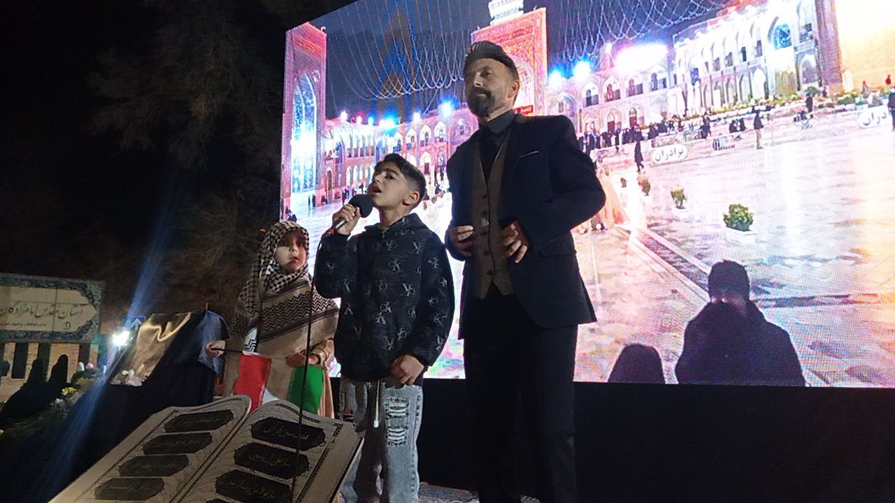 لحظه تحویل سال و تجدید بیعت با رهبر معظم انقلاب اسلامی 