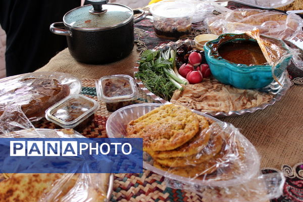 جشنواره غذا و صنایع دستی در اردوی تمشک دختران استان بوشهر
