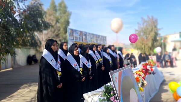جشن دهه فجر  درمدرسه پاکدل