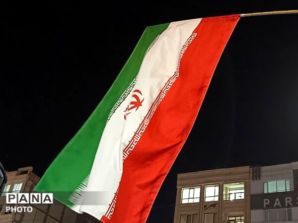 امواج پی در پی شبانه مردم غیور نیشابور در حسینیه امام خامنه ای 