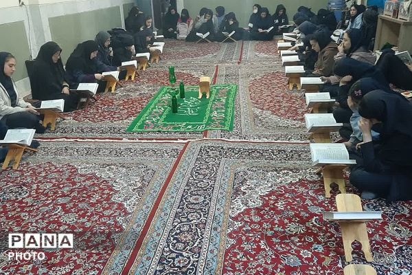 محفل انس با قرآن کریم در مدارس نامجو و آرمینه مصلی نژاد ناحیه دو شهرری 