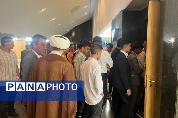 بازدید دانش آموزان دبیرستان نمونه آیت‌الله خامنه‌ای کاشمر از مجلس شورای اسلامی