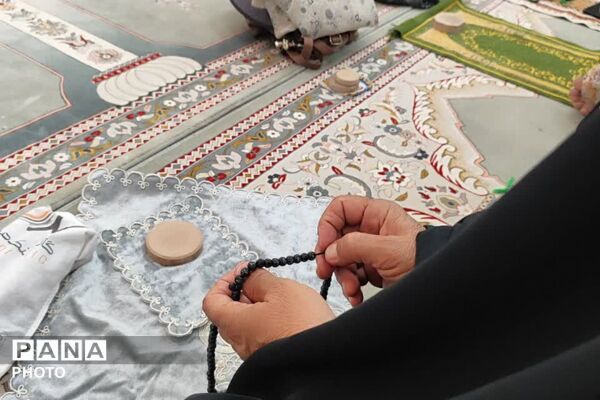 مصلای رودبار جنوب، با طنینِ تکبیر و حضورِ پرشورِ مؤمنان، غرق در نور شد