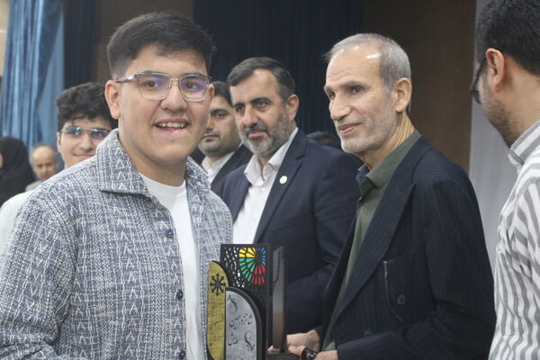تجلیل از برگزیدگان دبیرستان شهید بهشتی شهرستان بوشهر (1)