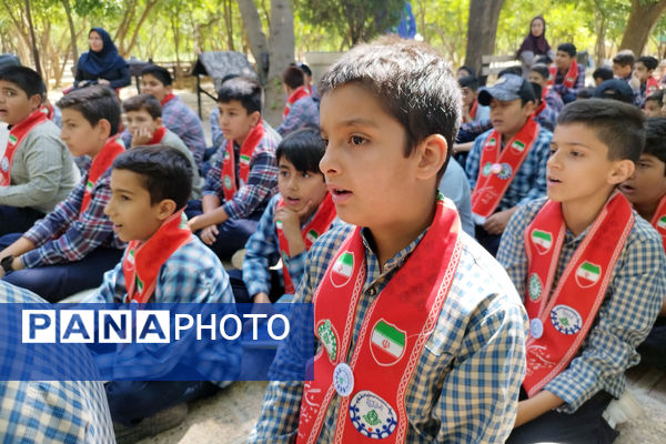 حضور پیشتازان پسر دبستانی ناحیه ۴ شیراز در بزرگترین رویداد تشکیلاتی 