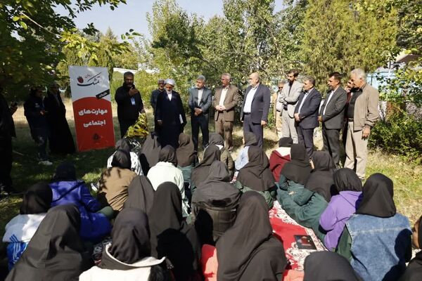 حضور فرمانده بسیج دانش‌آموزی در دبستان آزاده ناحیه 2 شهرری به‌مناسبت هفته بسیج دانش‌آموزی 