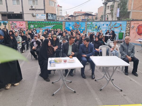 گرامیداشت هفته پیوند اولیا و مربیان در دبیرستان بهار آزادی قائمشهر