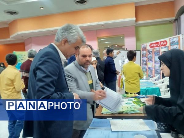 بازدید مدیر آموزش و پرورش کاشمر از  نمایشگاه قرآن و عترت شهرستان 