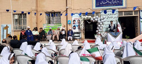 همزمان با سی و یکم شهریور ماه  زنگ شکوفه ها در مدارس باخرز به صدا درآمد