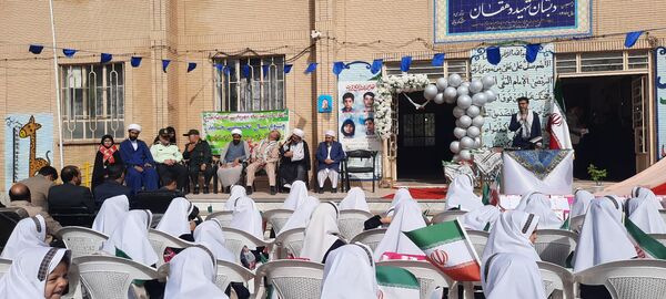 همزمان با سی و یکم شهریور ماه  زنگ شکوفه ها در مدارس باخرز به صدا درآمد