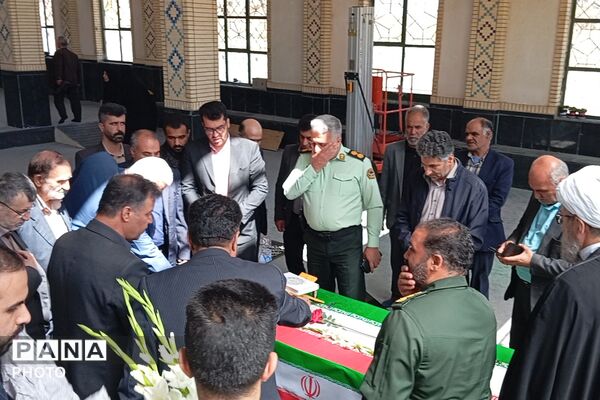 در سایه نام معلم؛ تجدید احترام به شهدای فرهنگی در گلزار مطهر شهدا شهر بن