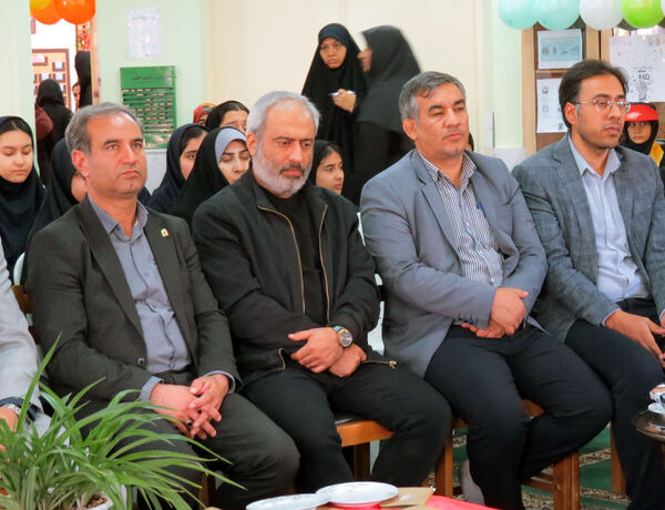 افتتاح نمایشگاه کتاب به‌مناسبت هفته کتاب و کتاب‌خوانی 