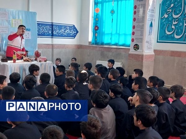 کسب آمادگی در روزهای قبل از اجرای مانور زلزله در مدرسه ملاصدرا