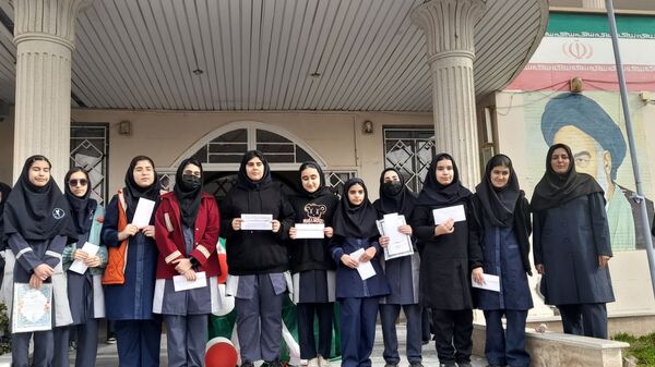 حضور حماسی دانش‌آموزان «شهدای فرهنگی ۲» در جشن سالگرد پیروزی انقلاب اسلامی  