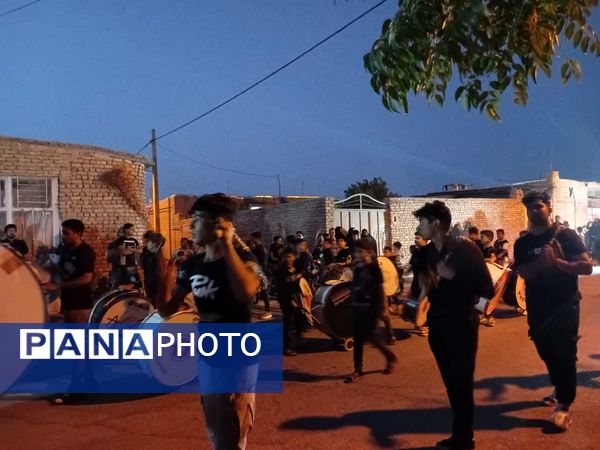 عزاداری هیئت زنجیر زنی روستای نقاب در شب شهادت امام رضا(ع)