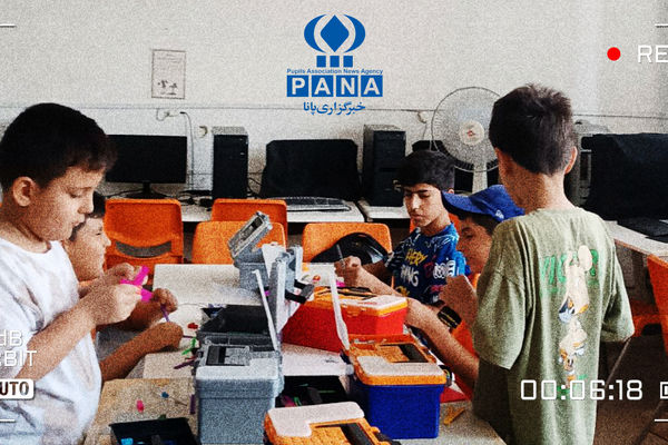 کلاس‌های رباتیک با حضور ۱۰ نوجوان در دهگلان برگزار می‌شود