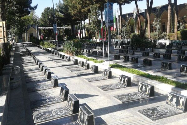 حضورپیشتازان دبیرستان شهید مجید دهنوی درگلزار شهدای بهشت فضل نیشابور