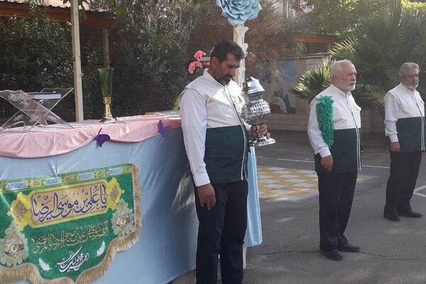  محفل انس با قرآن با حضور خادمین حرم مطهر امام رضا(ع) در مدرسه حضرت زینب(س) ناحیه یک شهرری