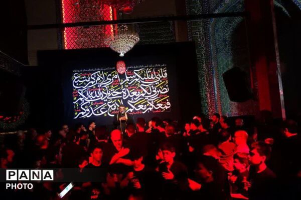 از کوچه‌های محرم تا میدان عاشقی؛ نوجوانان در مسیر پرچم‌داری امام حسین(ع)