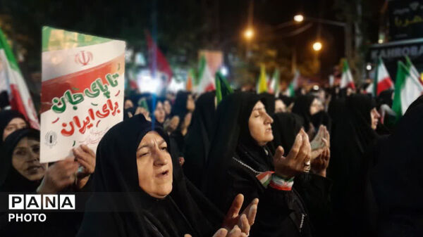 قلب‌های مردم به عشق وطن در  کوهدشت برای ایران، در هفتاد و هشتمین قرار شبانه
