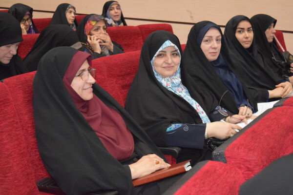 نشست توانمندسازی مدیران منطقه ۱۴ با محوریت مدیریت مدرسه‌محور و تحول آموزشی