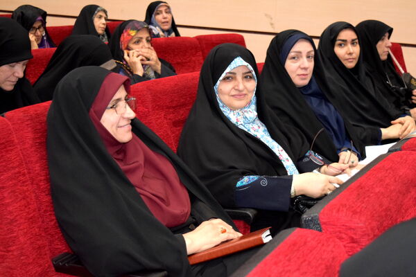 نشست توانمندسازی مدیران منطقه ۱۴ با محوریت مدیریت مدرسه‌محور و تحول آموزشی