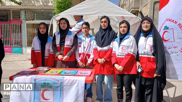 موکب عشق؛ تجدید عهد خادمان هلال‌احمر فارسان با راه  سردار سلیمانی