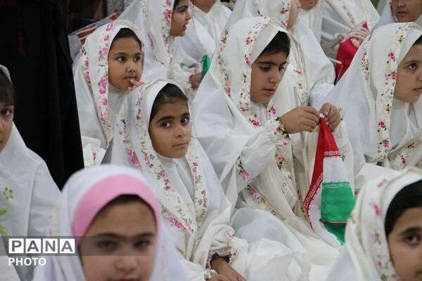 طنین بندگی در جشن تکلیف دانش‌آموزان دختر شهرستان قرچک