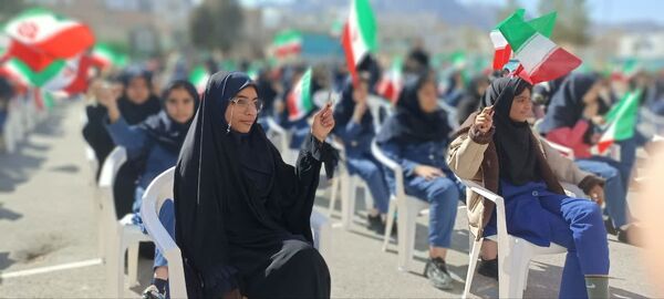 جشن دهه فجر در دبیرستان هاجر بیرجند