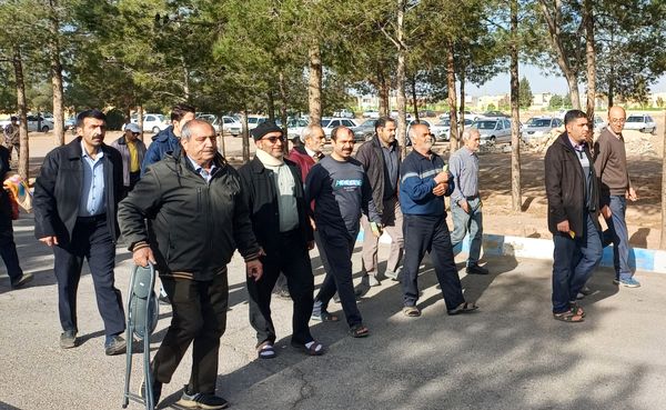 نماز عید فطر در گلزار شهدا شهرستان کوهپایه