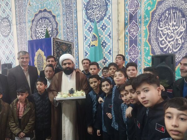 محفل انس باقرآن و اجرای سرود یاعلی با همکاری دانش‌آموزان مدرسه فرهنگ