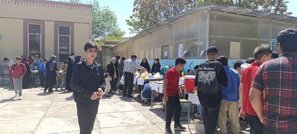 برپایی بازارچه در مدرسه ولیعصر آشخانه 