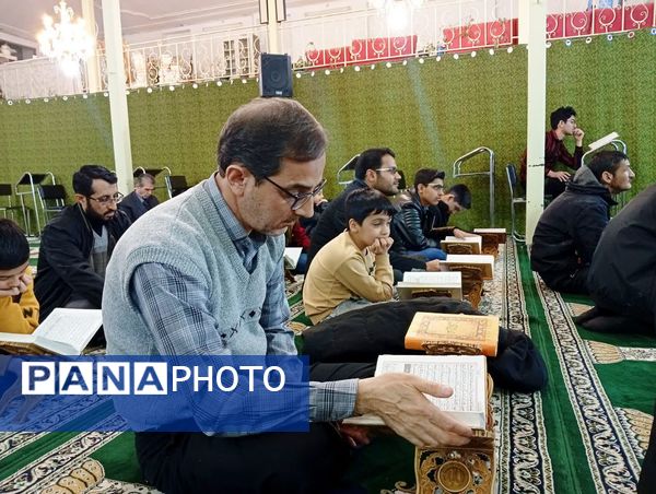محفل انس با قرآن به مناسبت دهه فجر در کاشمر 