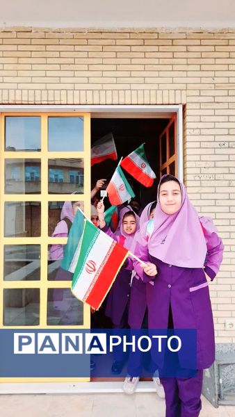 جشن دهه فجر با نقاشی‌های خلاقانه دانش‌آموزان پایه پنجم در کانون پرورشی تفت