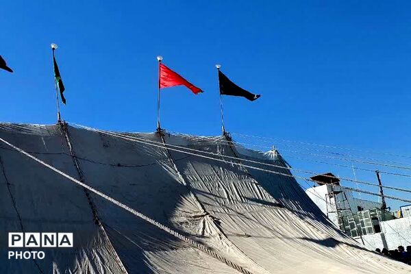آیین سنتی برپایی خیمه عاشورایی در زرقان