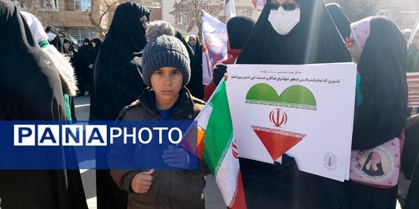 دهه نودی‌ها انقلاب را در دست گرفتند