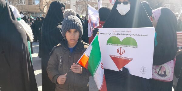 دهه نودی‌ها انقلاب را در دست گرفتند