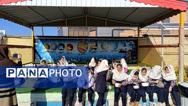 تهیه و توزیع نذری عدسی بین دانش آموزان دبستان فاطمه زهرا(س)